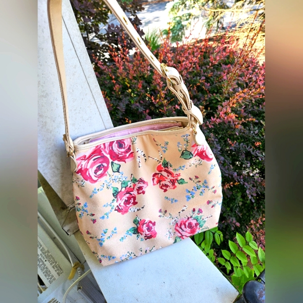 Gigi Hill Shoulder Bag